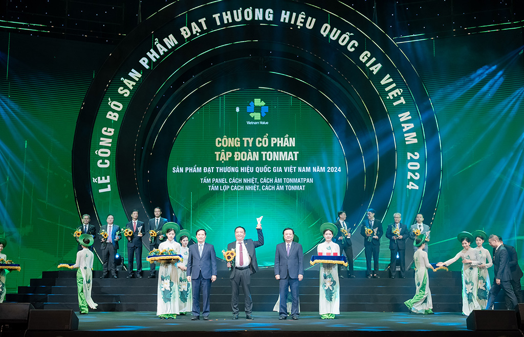 ong-tran-van-son-chu-tich-tonmat-group-nhan-giai-thuong-thuong-hieu-quoc-gia